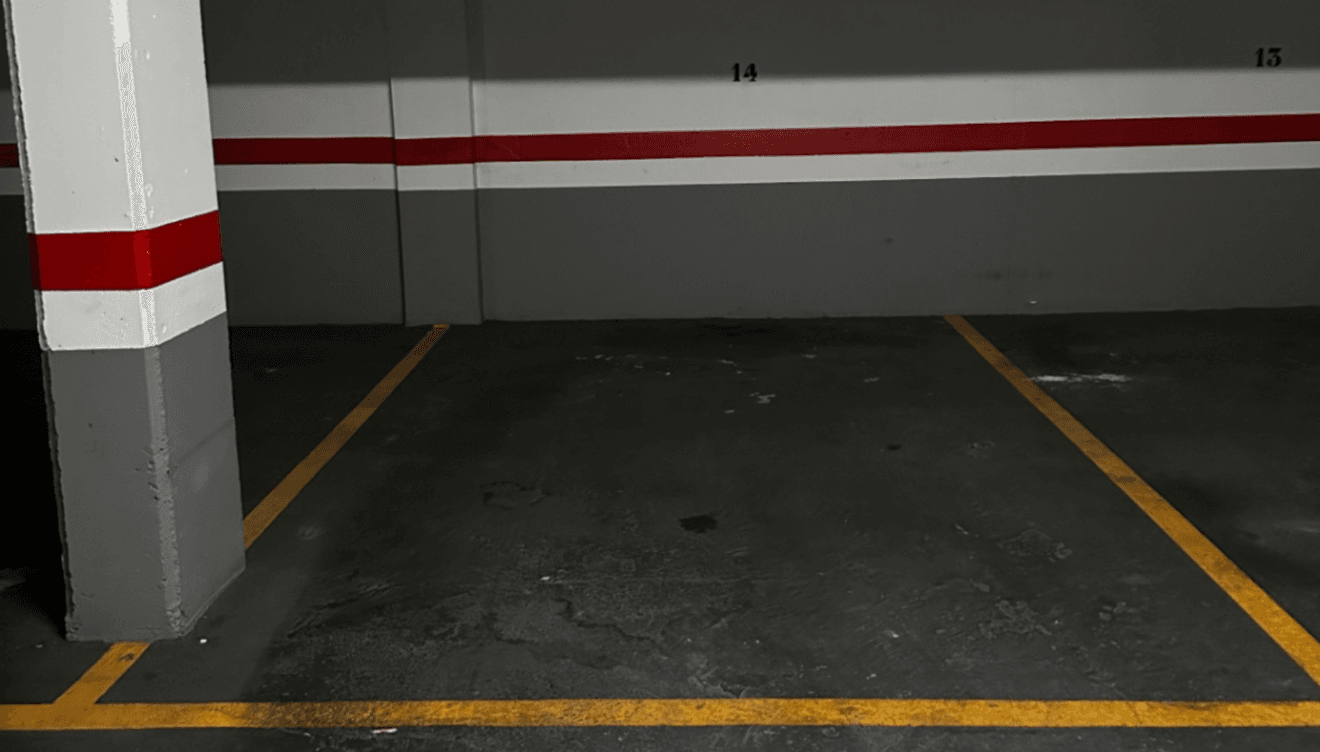 Plaza de aparcamiento para mantener tu coche a salvo