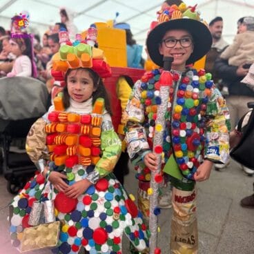 Premio mejor disfraz pareja Mr Plastic y Lady Eco