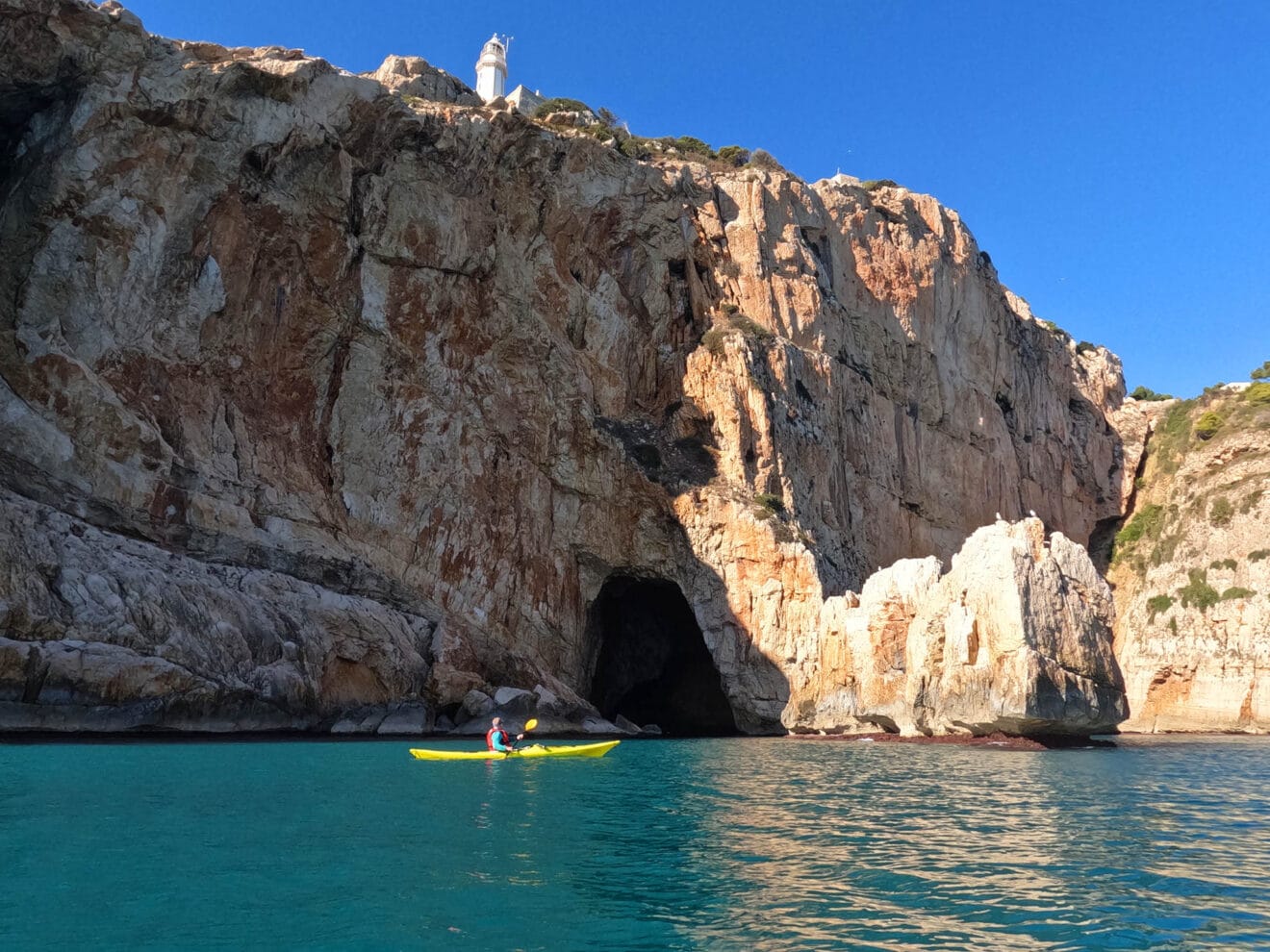 Ruta en kayak desde la cala Portitxol de Xàbia hasta la Cova dels Orguens en el Cap de la Nao