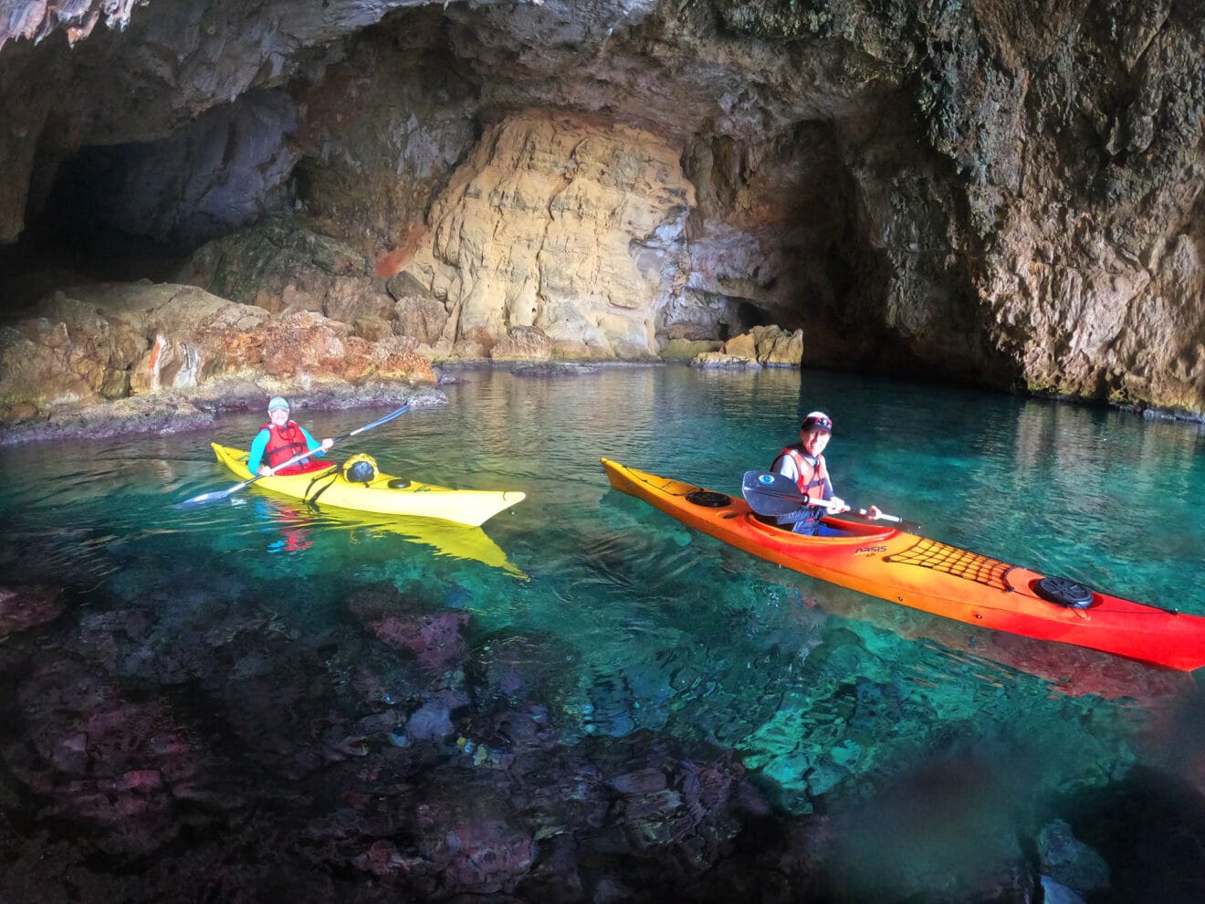 Visita en kayak desde la cala Portitxol de Xàbia hasta la Cova dels Orguens en el Cap de la Nao