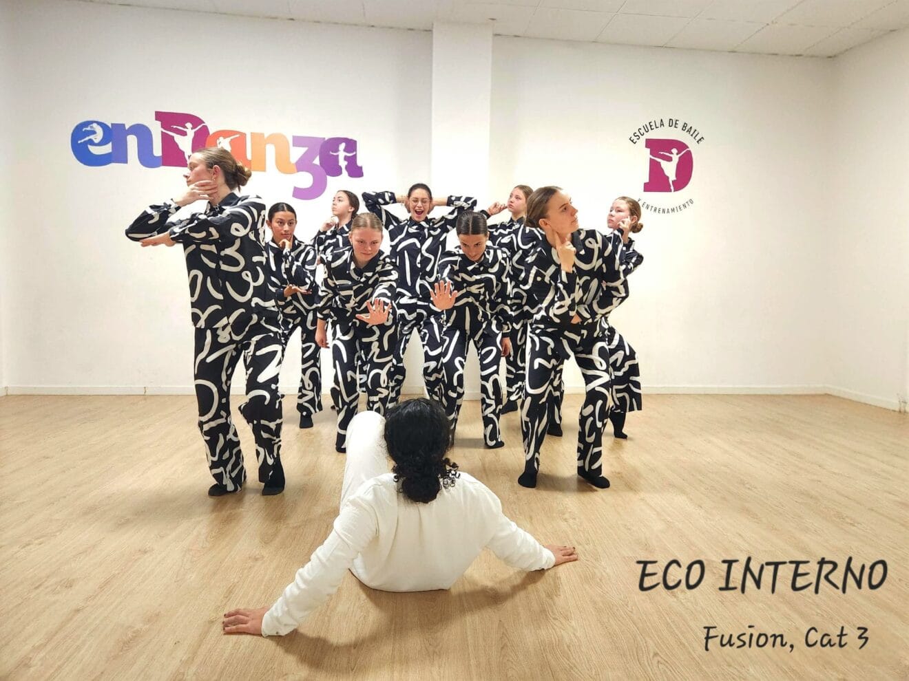 Bailarinas de Endanza. Grupo Eco Interno