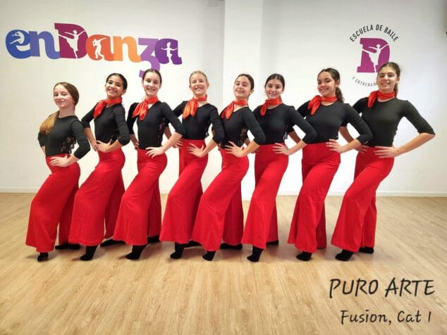Imagen: Bailarinas de Endanza. Grupo Puro Arte