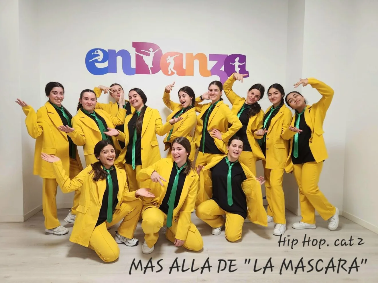 Bailarinas de Endanza. Grupo Más allá de la máscara