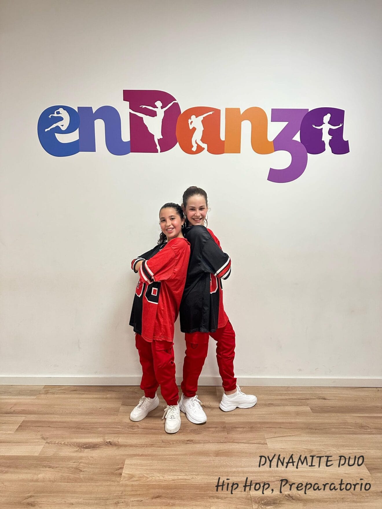 Bailarinas de Endanza. Dúo Dymanite