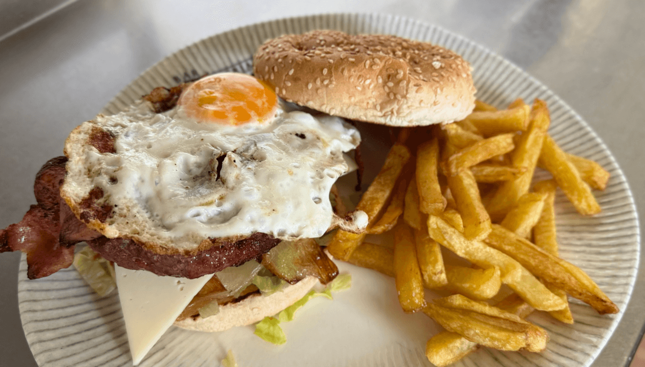 Bocadillos, platos combinados y más en Bar Cafetería Frau