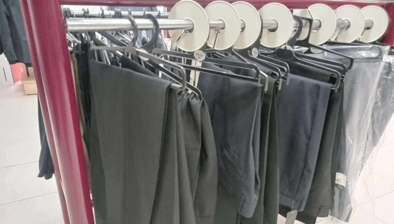 Conoce los pantalones perfectos en esta tienda de ropa de hostelería para verano