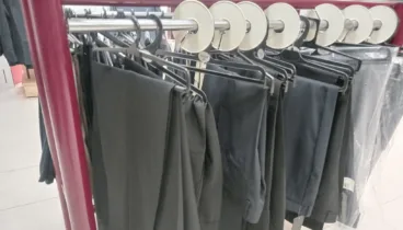Conoce los pantalones perfectos en esta tienda de ropa de hostelería para verano
