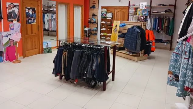 Imagen: Descubre la ropa y uniformes para trabajar este verano
