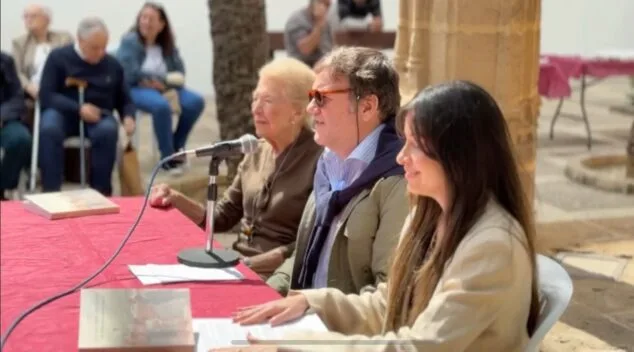 Imagen: José Font durante el acto de presentación de su libro