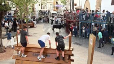 Primera sesión de Bous al carrer en las fiestas del Nazareno 2025 (21)