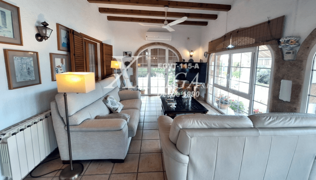 Salón con luz natural