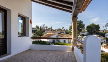 Terraza cubierta perfecta para reuniones al aire libre