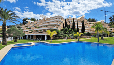 Urbanización con vistas al campo de golf y con piscina incluida