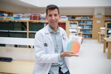 Ernesto Bas, autor del libro ‘Aclimátate al cambio: historia de mujeres y sus hormonas’