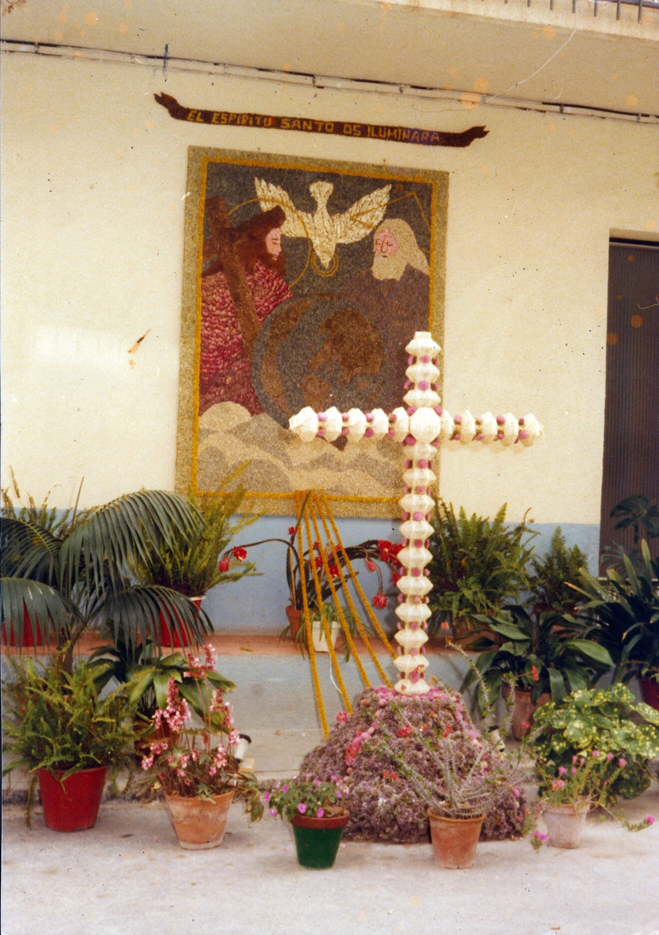1979 - 5ª Cruz. Hecha con casquetes de palillos