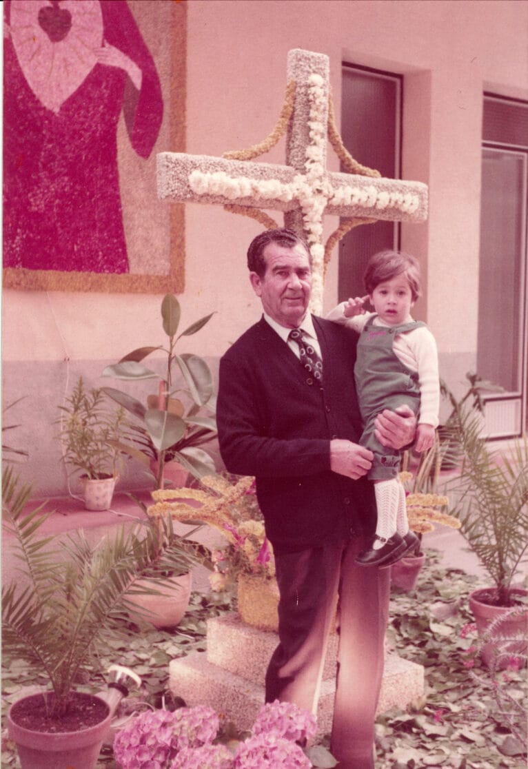 1982. Última Cruz Calvario. Corazón de Jesús (con mi padre y sobrino Pablo)