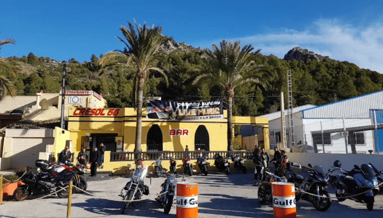 Ambiente motero y musical en Cresol 66