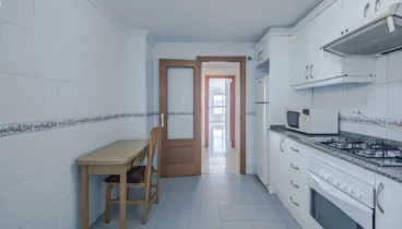 Cocina amplia y llena de luz