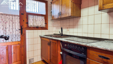 Cocina independiente con luz natural