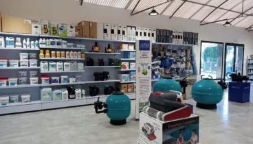 Construma ofrece los mejores productos para la limpieza y cuidado de piscinas