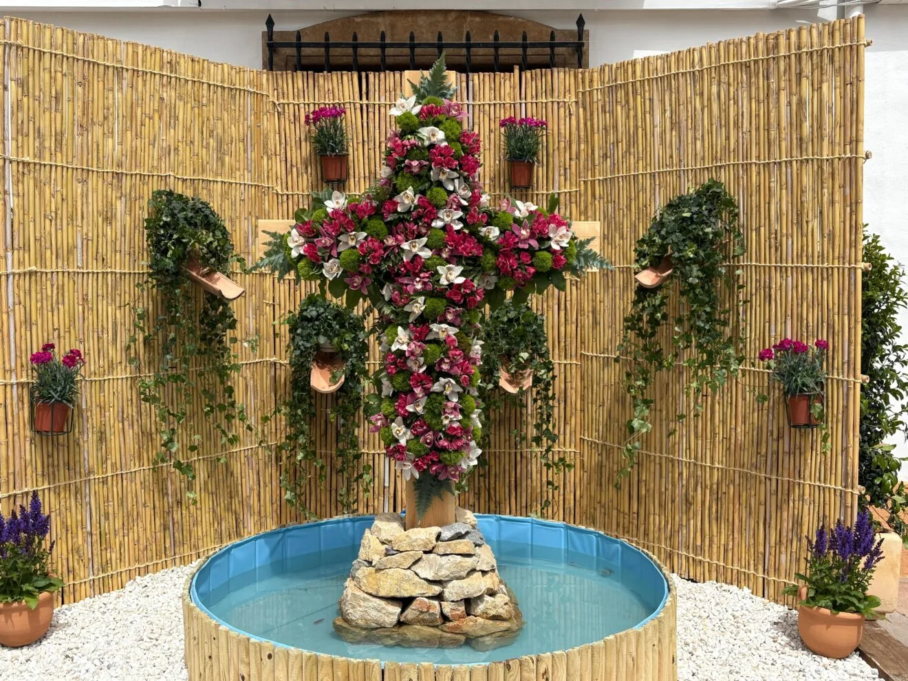 Una de las cruces de mayo en Xàbia 2025