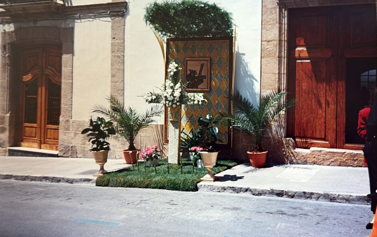 Cruz y tapiz de 1993