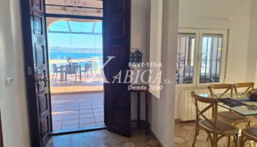 Entrada al chalet de la inmobiliaria Xàbiga