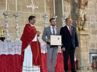 Entrega de diplomas por parte de la Cofradía del Nazareno (12)