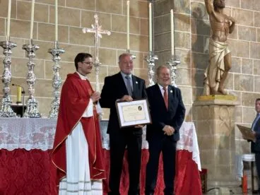 Entrega de diplomas por parte de la Cofradía del Nazareno (13)