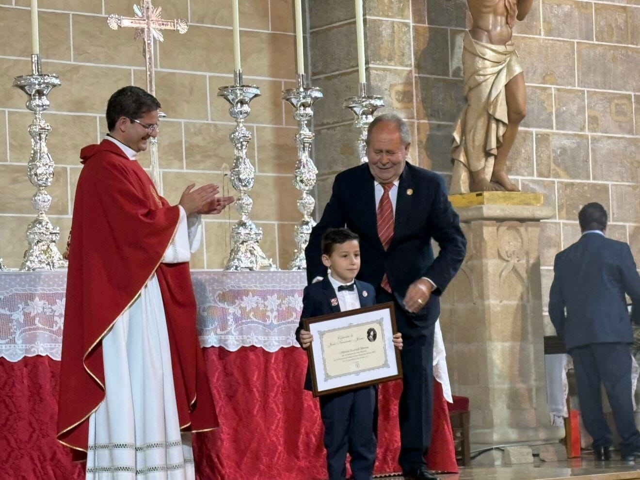 Entrega de diplomas por parte de la Cofradía del Nazareno (6)