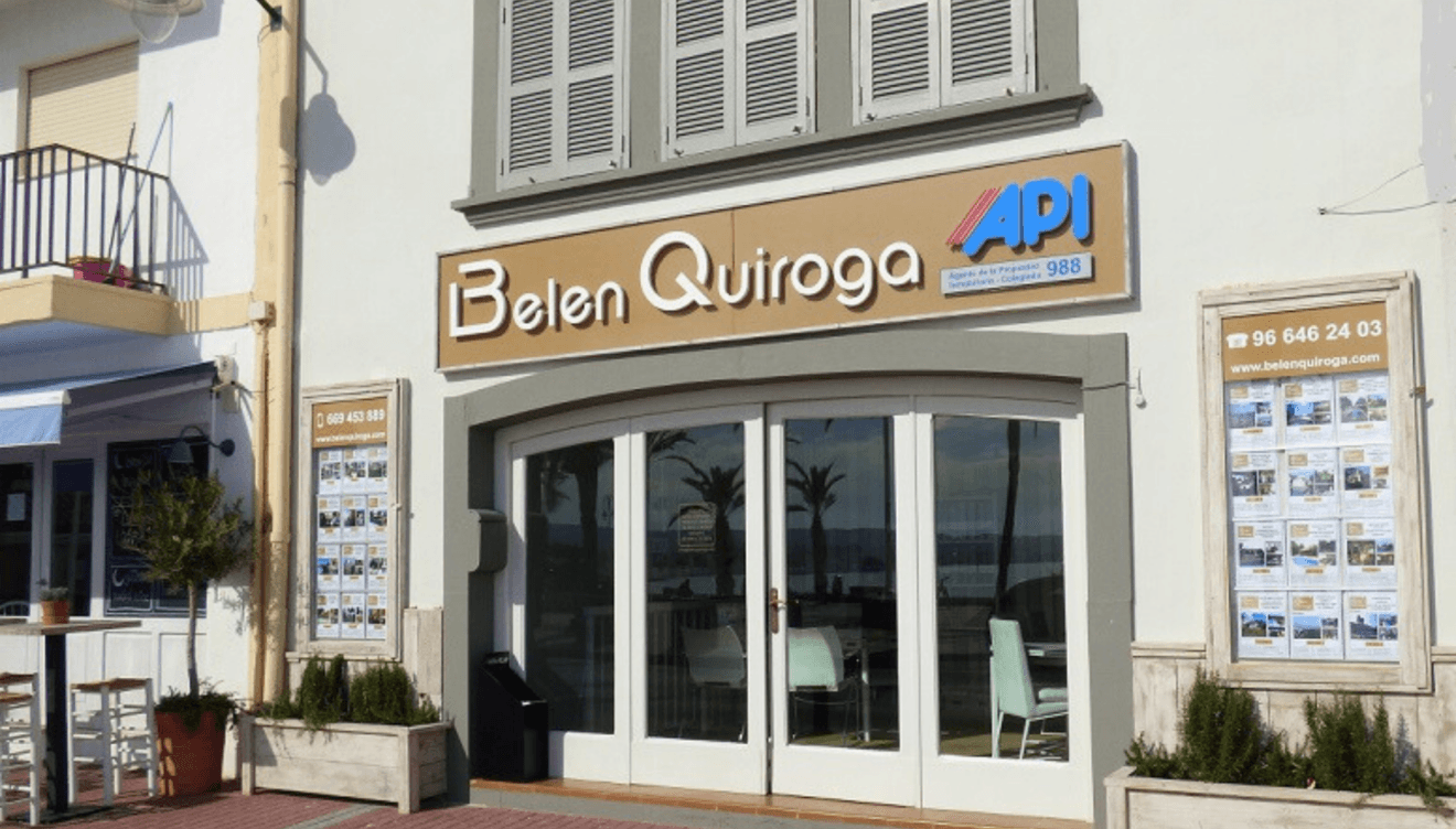 Exterior de la Inmobiliaria Belén Quiroga en Jávea