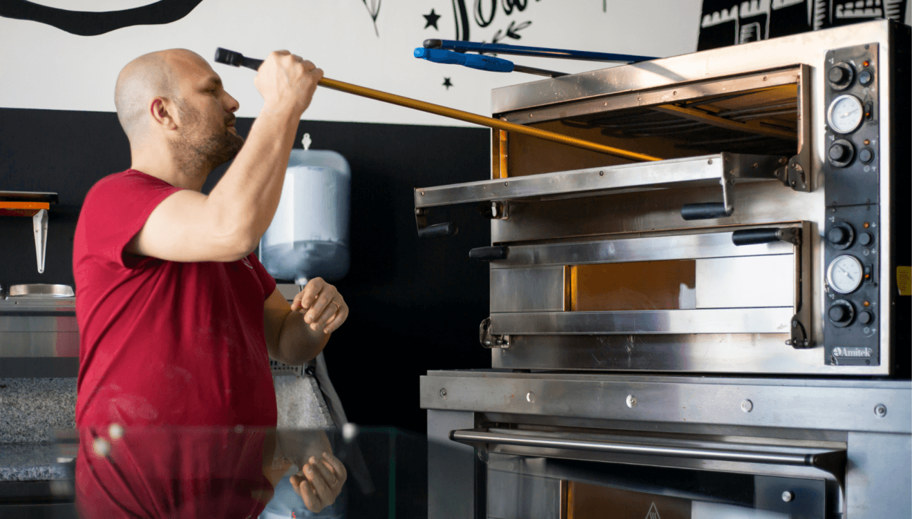 Fabbrica della Pizza preparando las pizzas artesanales
