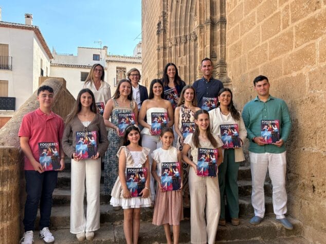 Imagen: Presentación del libro y programa de fiestas de Fogueres 2025