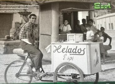 Eliseo Espí Cremades. Tras el quiosco la fuente luminosa de 1970