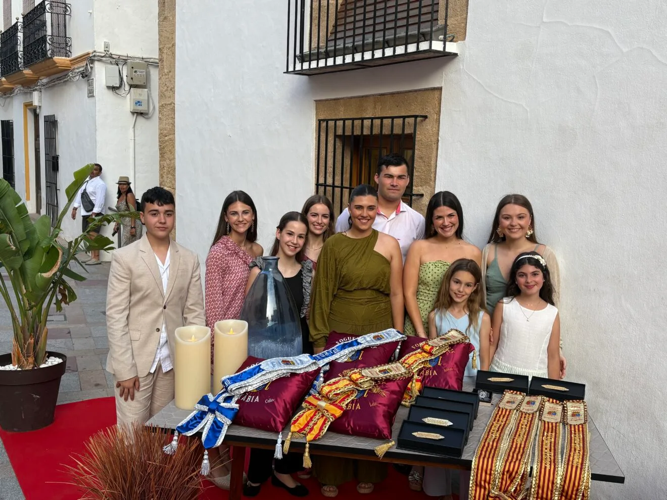 Acto de entrega de bandas y distintivos a cargos de Fogueres 2025 (1)