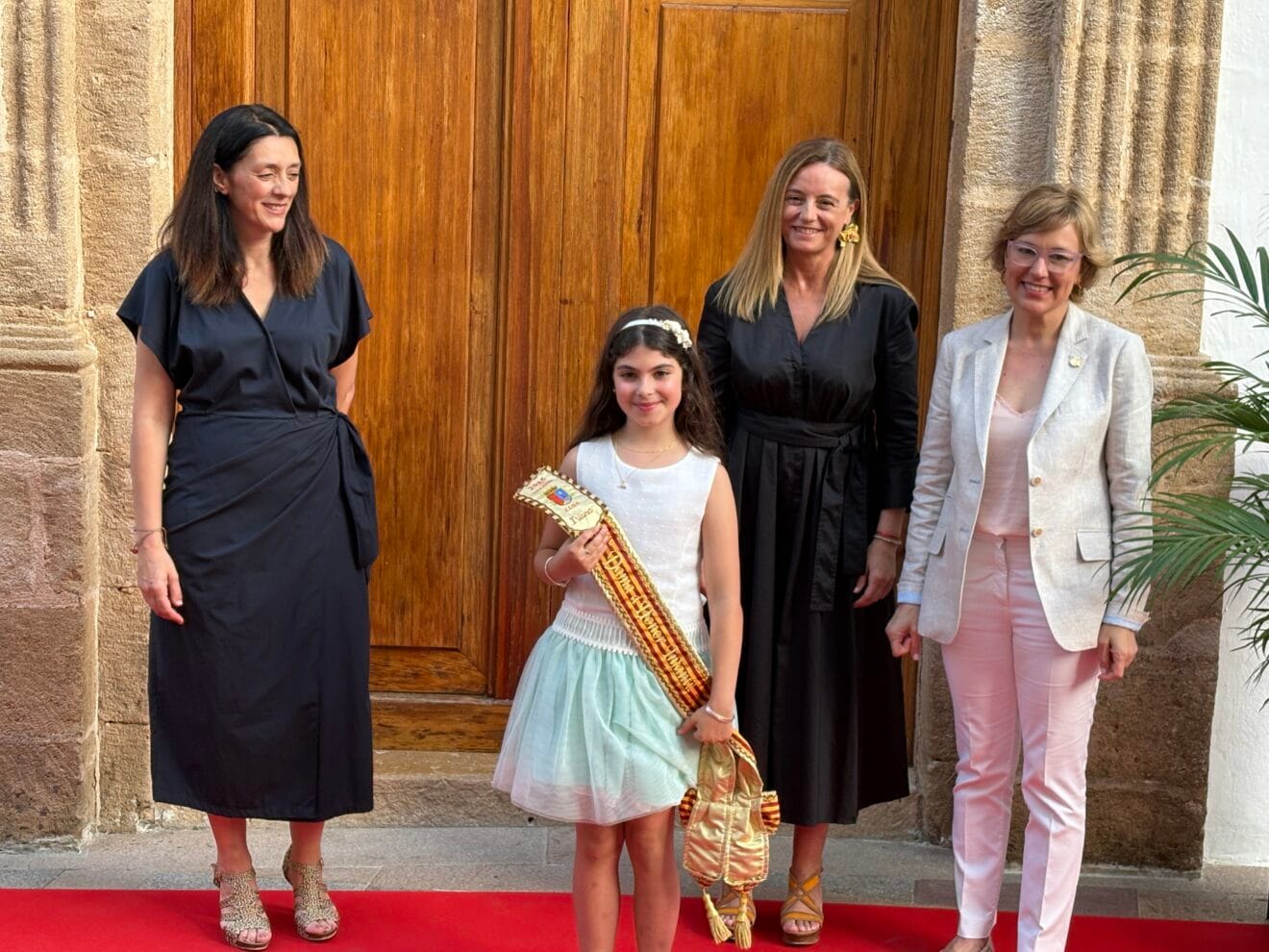 Acto de entrega de bandas y distintivos a cargos de Fogueres 2025 (11)