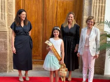 Acto de entrega de bandas y distintivos a cargos de Fogueres 2025 (11)