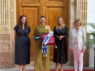 Acto de entrega de bandas y distintivos a cargos de Fogueres 2025 (17)