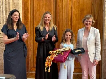 Acto de entrega de bandas y distintivos a cargos de Fogueres 2025 (18)
