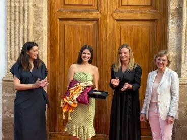 Acto de entrega de bandas y distintivos a cargos de Fogueres 2025 (20)