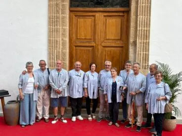 Penya L’Escaldà en el acto de entrega de bandas y distintivos a cargos de Fogueres 2025