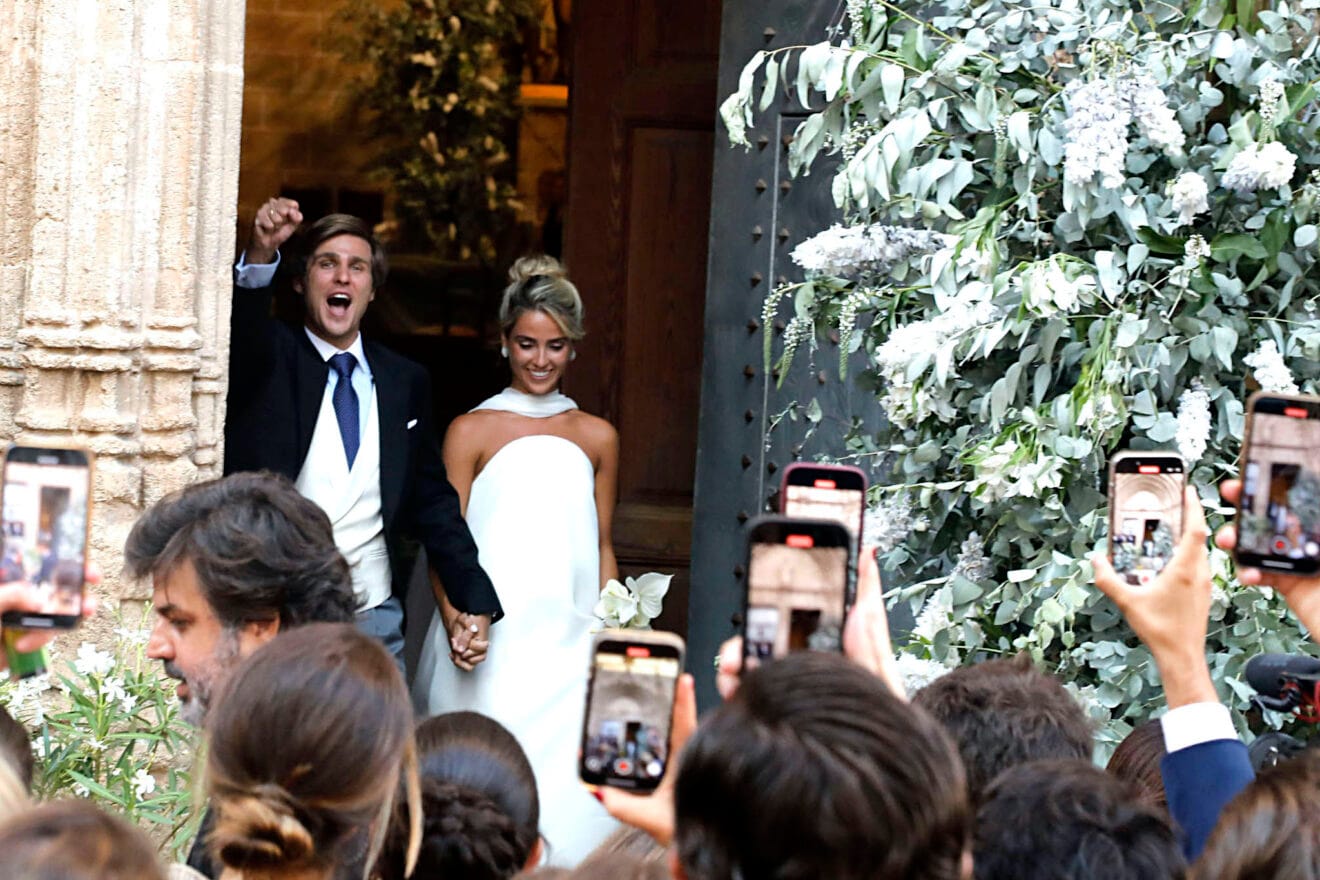 El matrimonio saliendo de la iglesia