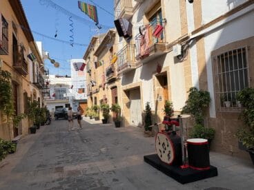 Calles engalanadas Fogueres Xàbia 2025 (11)