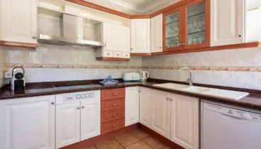 Cocina mediterránea totalmente equipada para el día a día