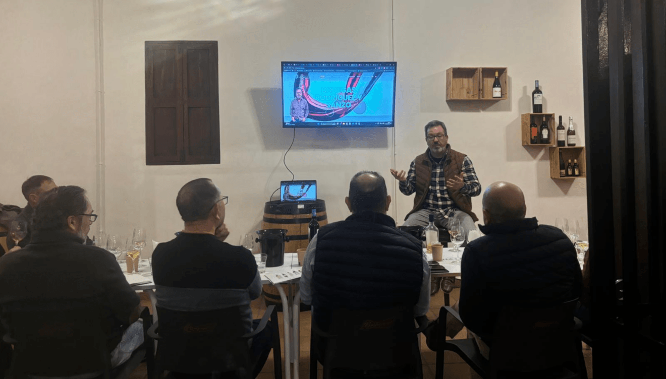 Descubrir, probar y compartir_ la magia del vino en grupo