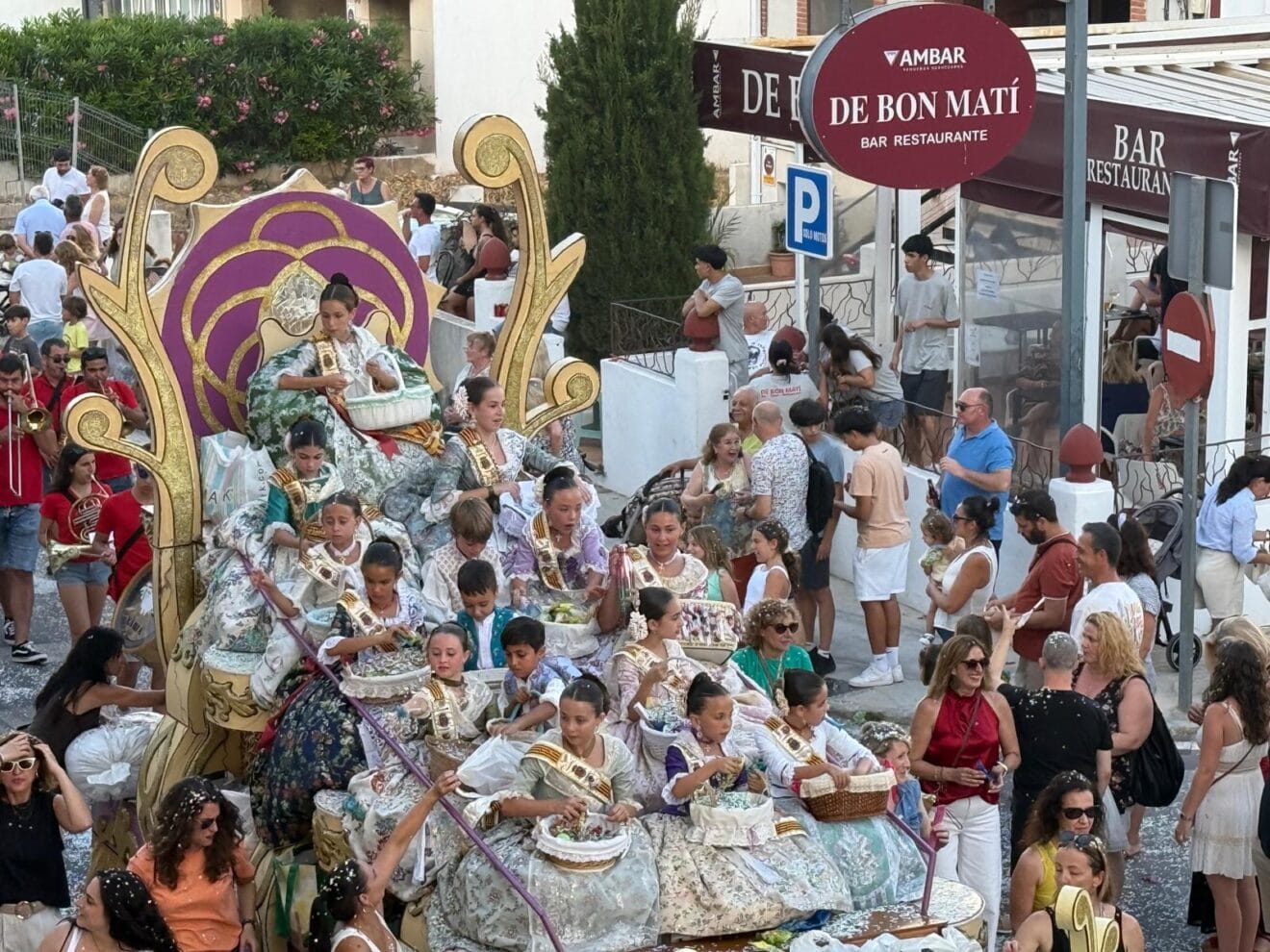 Desfile de Carrozas Fogueres Xàbia 2025 (1)