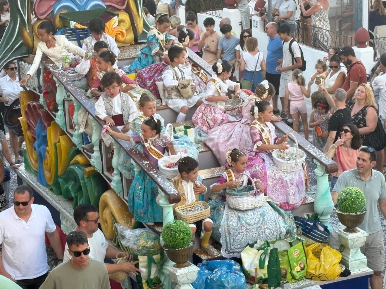 Desfile de Carrozas Fogueres Xàbia 2025 (13)