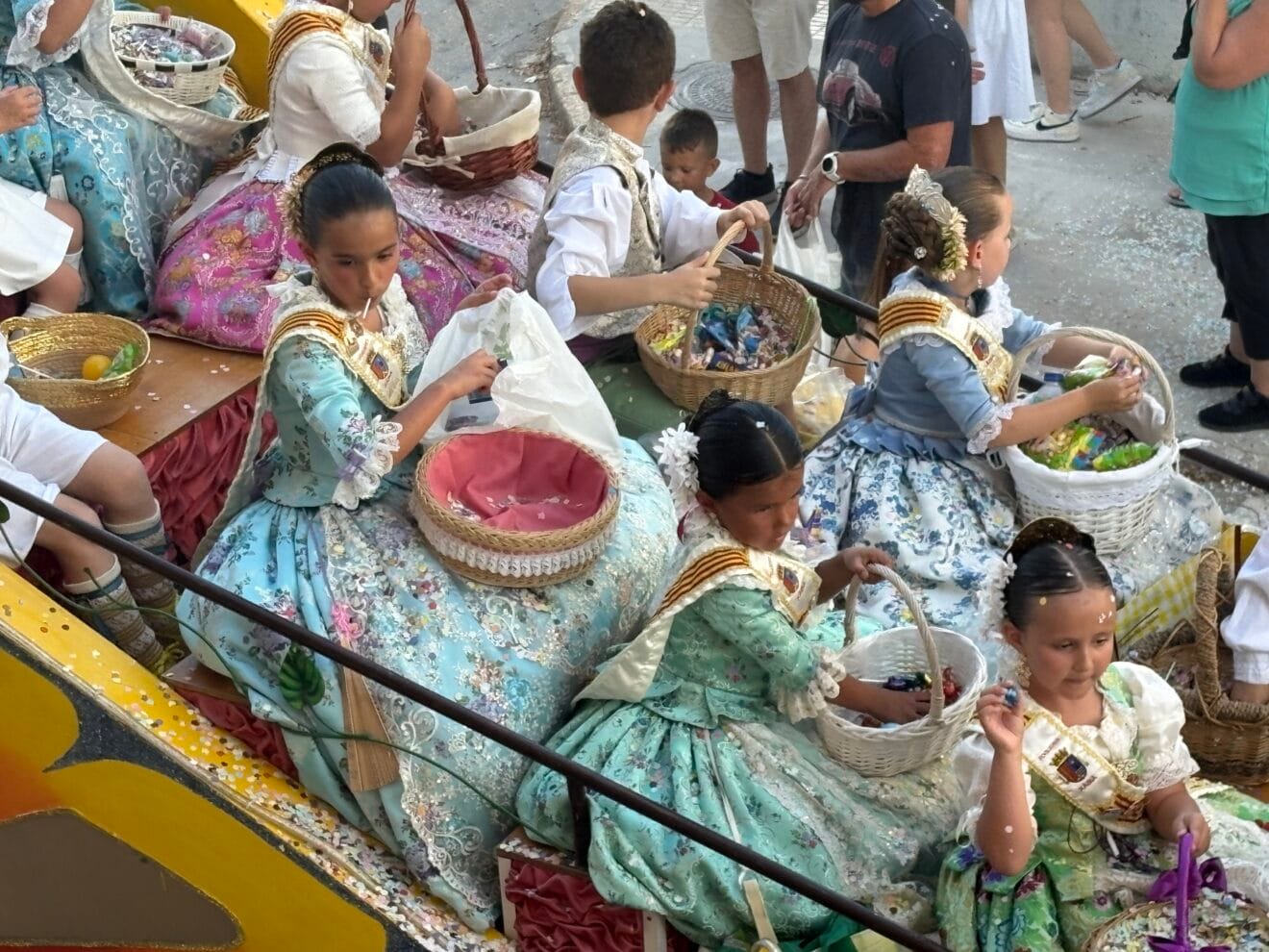 Desfile de Carrozas Fogueres Xàbia 2025 (14)