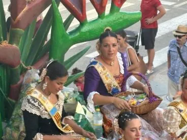 Desfile de Carrozas Fogueres Xàbia 2025 (23)