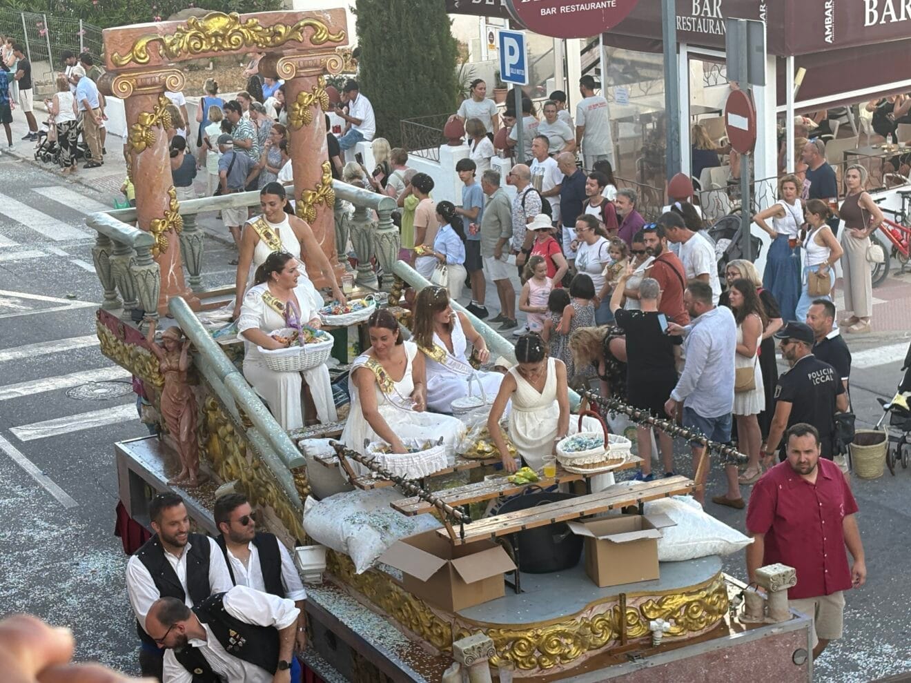 Desfile de Carrozas Fogueres Xàbia 2025 (41)